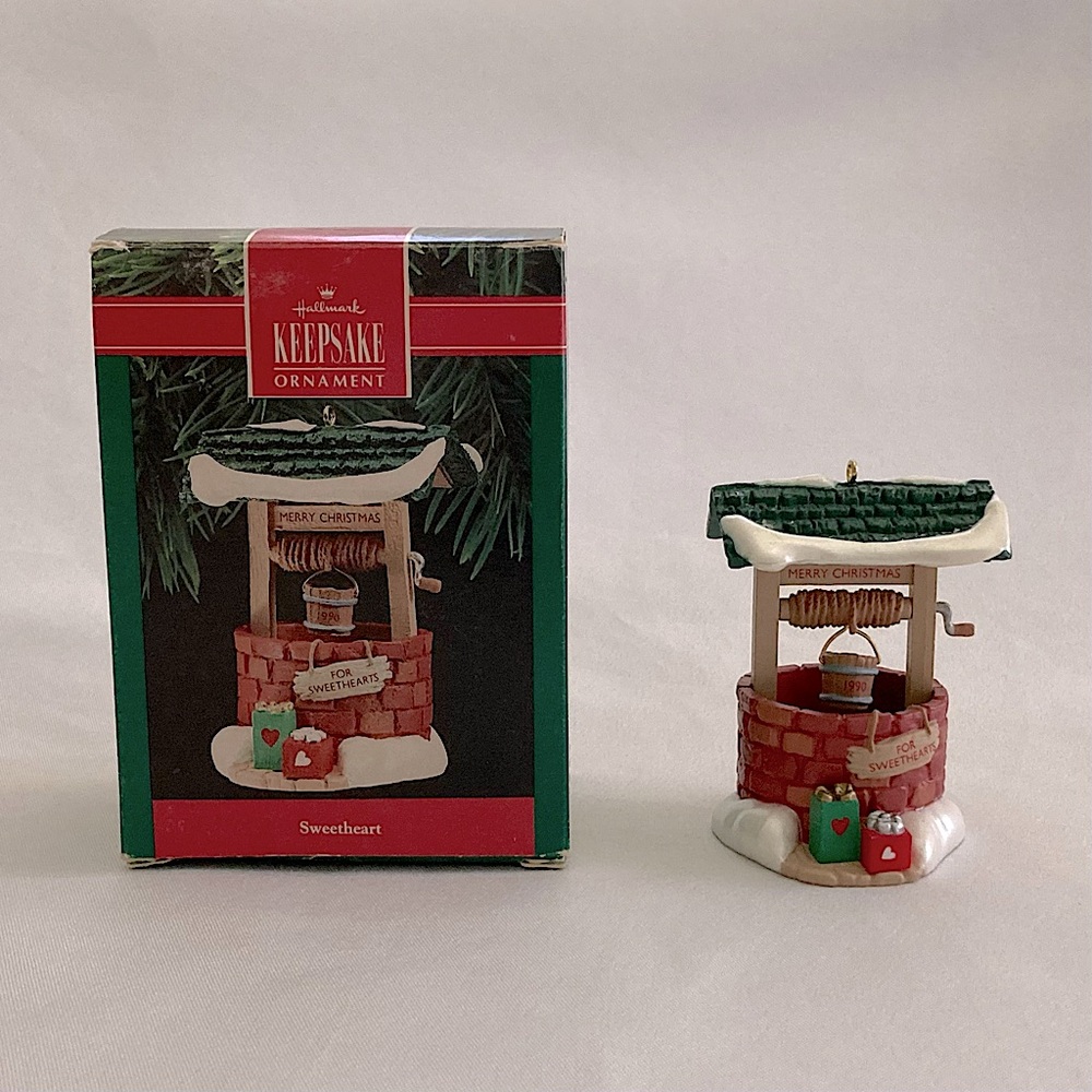 💘 Vintage Plastic Sweetheart Wishing Well Hallmark Keepsake Ornament